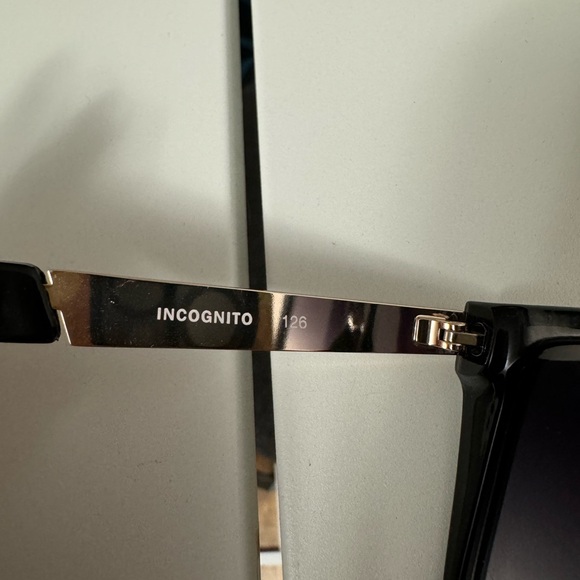 Quay Australia Sunglasses - Picture 6 of 7